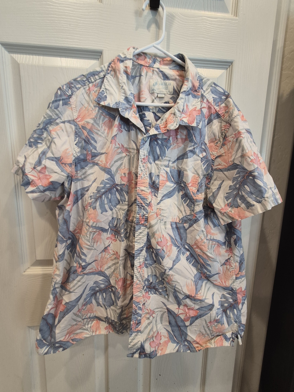 5/25 American Eagle Outfitters Blue & Pink Floral Short Sleeve Button-Up Shirt